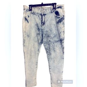 It’s Me USA White wash color jeans (missing couple belt loops)distressed Sz 20